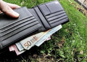 Modica, trova un portafoglio con 3500 euro e lo consegna in commissariato