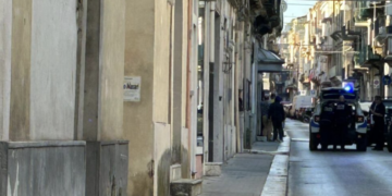 Ragusa, incidente in via Mario Leggio. Un’auto si ribalta