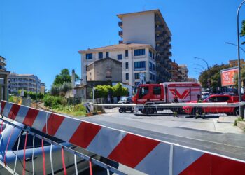 Ragusa, resta incastrato con l’auto nel passaggio a livello di via Paestum