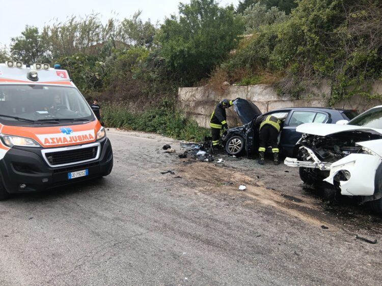 Vittoria, scontro tra due auto in contrada Volpe: quattro feriti