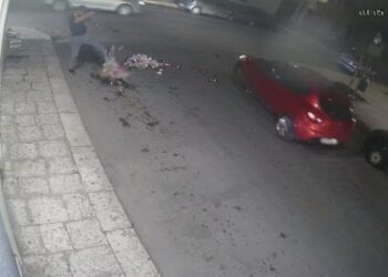 Vittoria e l’extracomunitario che dà in escandescenze in piazza Gramsci. Era armato pure di coltello