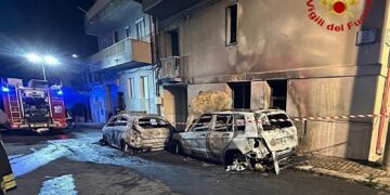 Comiso, in fiamme due auto nel corso della notte