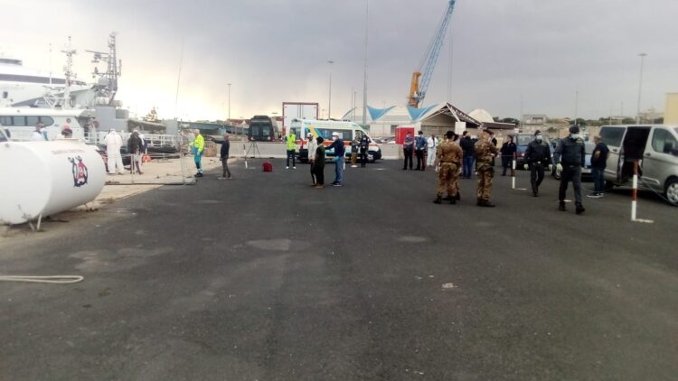 Ultimo sbarco a Pozzallo, arrestati tre bangladesi