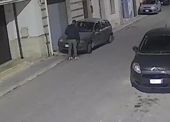 Vittoria, arrestato perché ritenuto l’autore dell’incendio dell’auto della cognata: “Sono innocente”