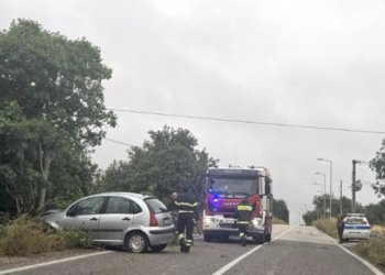 Scicli, perde il controllo dell’auto e sbatte contro un albero