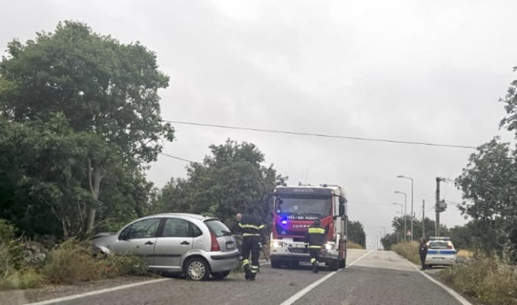 Scicli, perde il controllo dell’auto e sbatte contro un albero