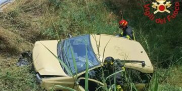 Finisce con l’auto nella scarpata, muore sul colpo
