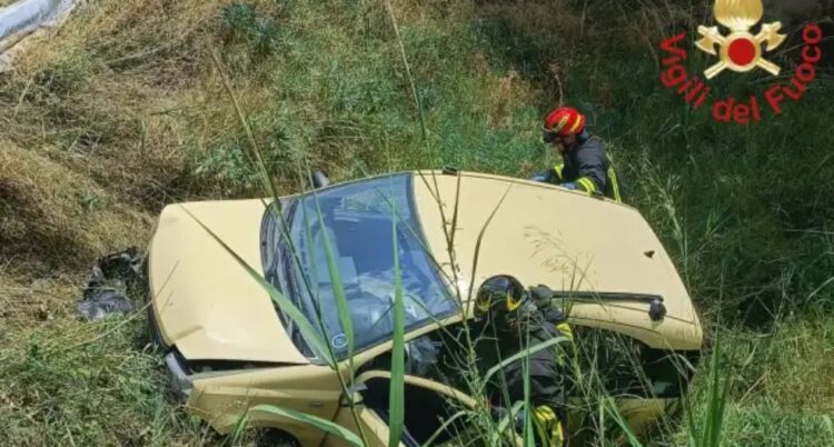 Finisce con l’auto nella scarpata, muore sul colpo
