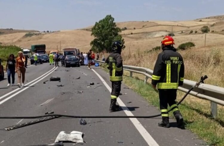 Incidente stradale in contrada Salinella, ferite tre persone