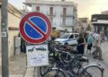 Marina di Ragusa, tensione prima della processione: rimossi motorini e bici con il carro attrezzi