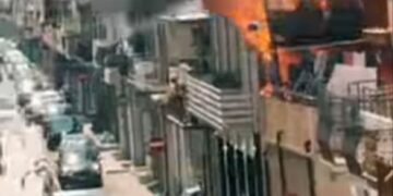 Vittoria, vasto incendio in un’abitazione di via Manzoni