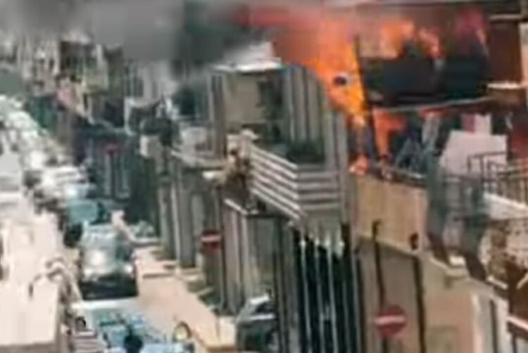 Vittoria, vasto incendio in un’abitazione di via Manzoni