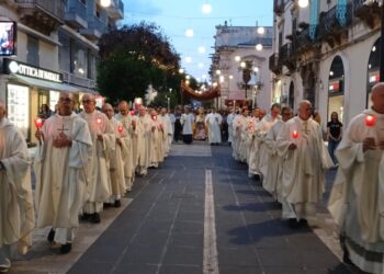 Ragusa, partecipata processione domenica sera per il Corpus Domini