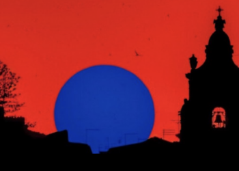 Ragusa, pubblicata sul sito della Nasa una foto che ritrae il sole al tramonto allineato con la chiesa dell’Ecce Homo