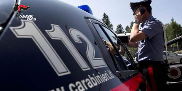 Comiso, fugge all’alt dei carabinieri e investe una bimba: tunisino 27enne nei guai