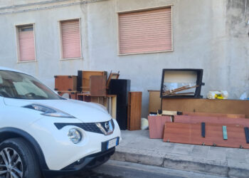 Vittoria, rifiuti abbandonati: la polizia municipale sanziona tre cittadini