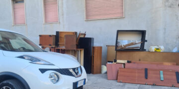 Vittoria, rifiuti abbandonati: la polizia municipale sanziona tre cittadini