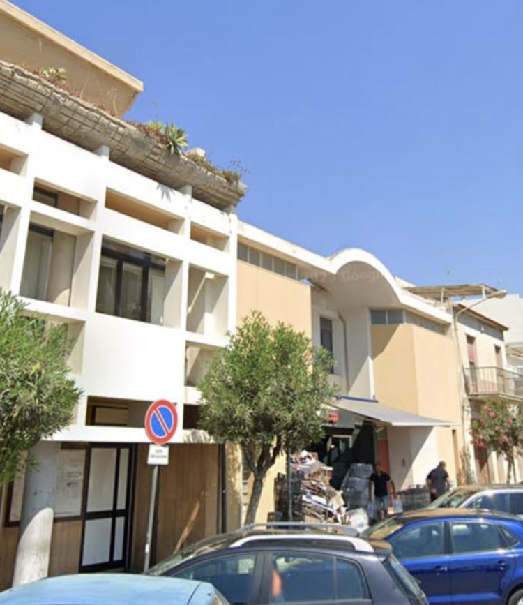 Scoglitti, furto con spaccata in piazza Sorelle Arduino