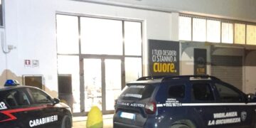 Vittoria, fanno un buco nel muro del supermercato: ma non riescono a portare via nulla