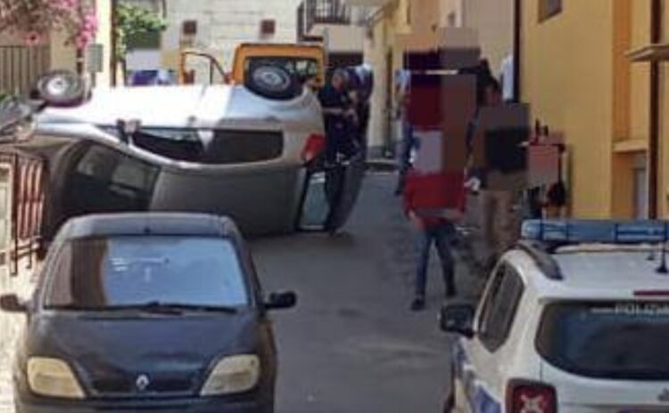 Scicli, incidente in via Nino Bixio: un’auto addirittura si ribalta