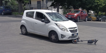 Ragusa, scontro tra auto e monopattino: giovane in ospedale
