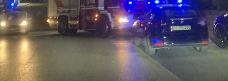 Ragusa, incidente autonomo nella notte in via Archimede: auto si ribalta