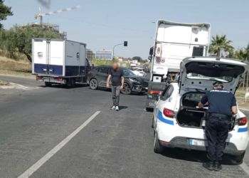 Vittoria, scontro auto-tir: due feriti