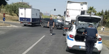 Vittoria, scontro auto-tir: due feriti