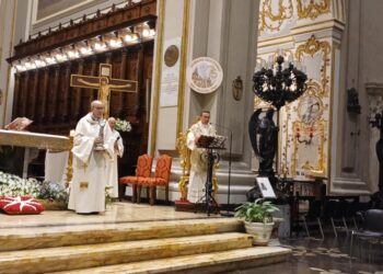 Ragusa, un continuo fluire di fedeli e devoti per rendere onore a San Giovanni