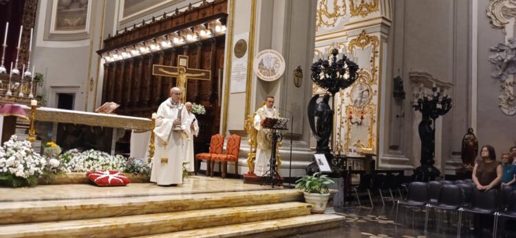 Ragusa, un continuo fluire di fedeli e devoti per rendere onore a San Giovanni