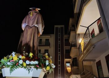 Comiso e la festa di Sant’Antonio, ieri sera la processione con il simulacro