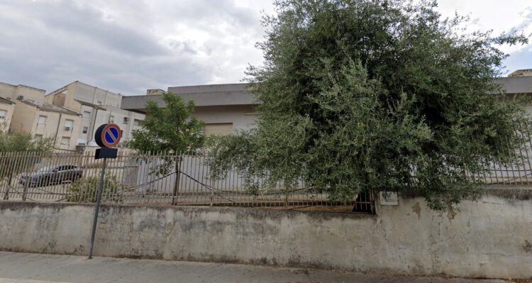 Vittoria, i ladri prendono di mira il plesso Consolino