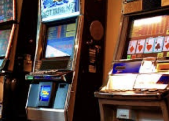 Gioca a una video lottery con poche monete e vince mezzo milione di euro