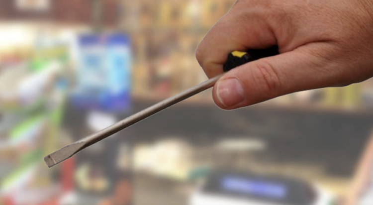 Marina di Ragusa, rapina minori minacciandoli con un cacciavite