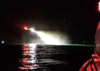 Uomo disperso in mare tra Cava d’Aliga e Bruca: le ricerche continuano