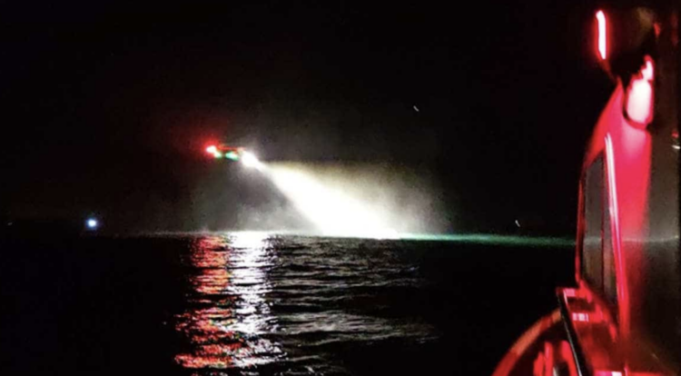 Uomo disperso in mare tra Cava d’Aliga e Bruca: le ricerche continuano