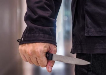 Marina di Ragusa, la ragazza aggredita a colpi di coltello da cucina e non strangolata