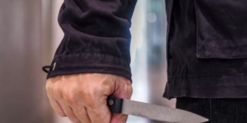 Marina di Ragusa, la ragazza aggredita a colpi di coltello da cucina e non strangolata