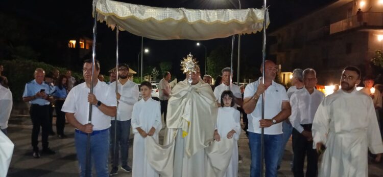La festa del Preziosissimo sangue a Ragusa, ieri sera numerose presenze alla processione