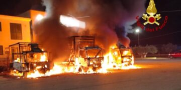 Vittoria, incendiati tre camion in prossimità di un magazzino ad Alcerito