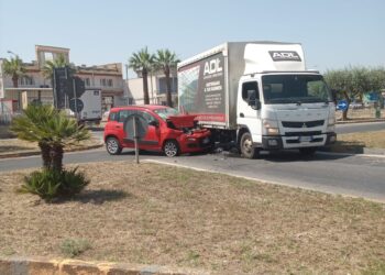 Vittoria, scontro tra un’auto e un tir: un ferito