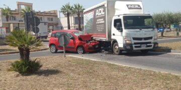 Vittoria, scontro tra un’auto e un tir: un ferito