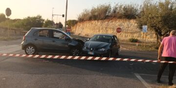 Vittoria, scontro violento tra due auto perché il semaforo non funziona