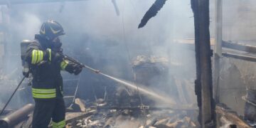 Vittoria, domato l’incendio in via Manzoni