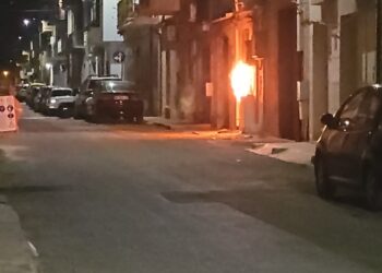 Vittoria, cabina elettrica in fiamme