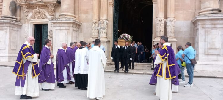 Ragusa, si sono tenuti questa mattina i funerali di Giovanna Schembari