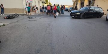 Acate, scontro auto-scooter: ferito il centauro