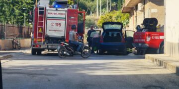 Vittoria, auto in fiamme a Forcone