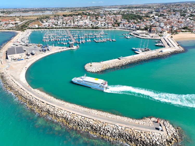 Marina di Ragusa, il catamarano raddoppia le sue corse al porto turistico