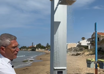 Santa Croce e le nuove docce lungo il litorale, ecco come funzionano